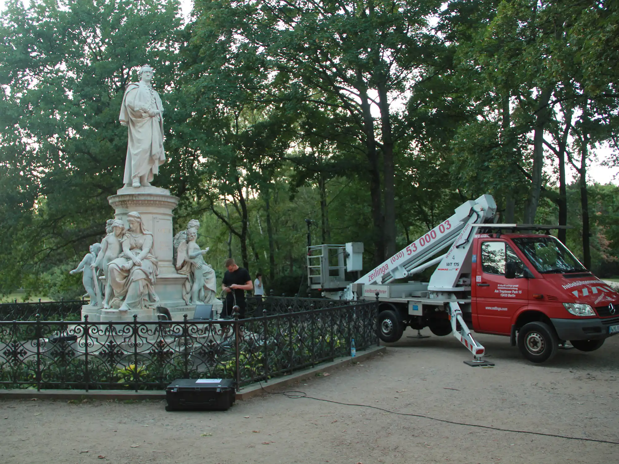 Goethe-Denkmal - Vorbereitung der Nachtmessung