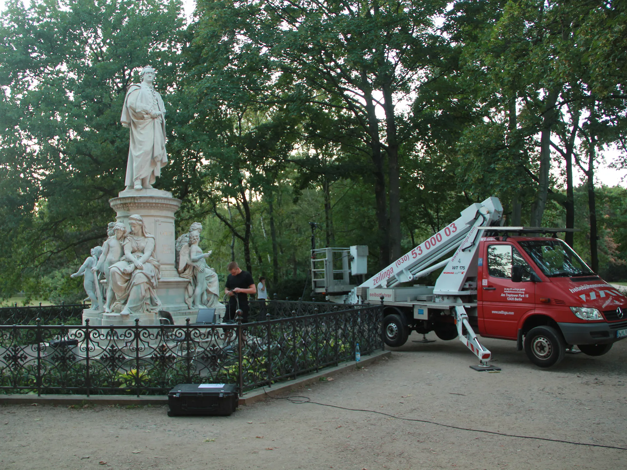Goethe-Denkmal - Vorbereitung der Nachtmessung