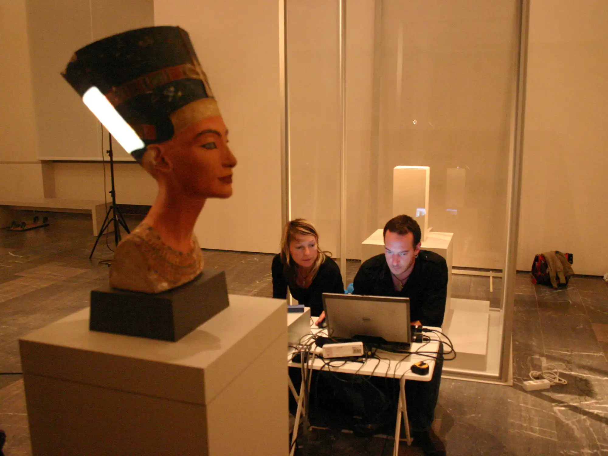 Büste der Nofretete - Streiflichscannen im Ägyptischen Museum Berlin
