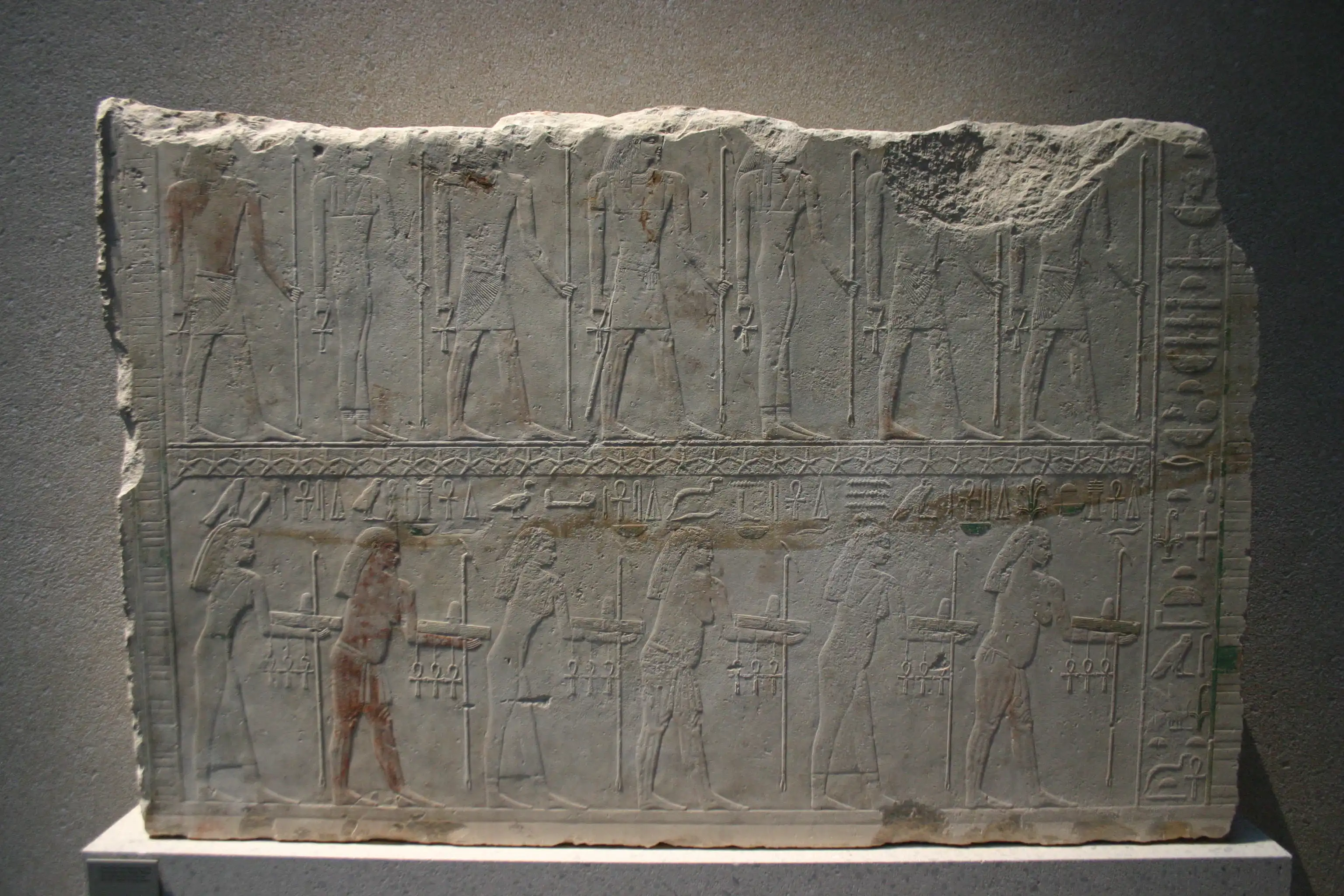 Tempelreliefs – Neues Museum Berlin - Foto vom Relief Nilgötter aus dem Neuen Museum Berlin